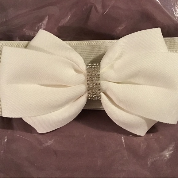 3/$16.00 Elastic Bow-Tie Belt - Picture 1 of 7
